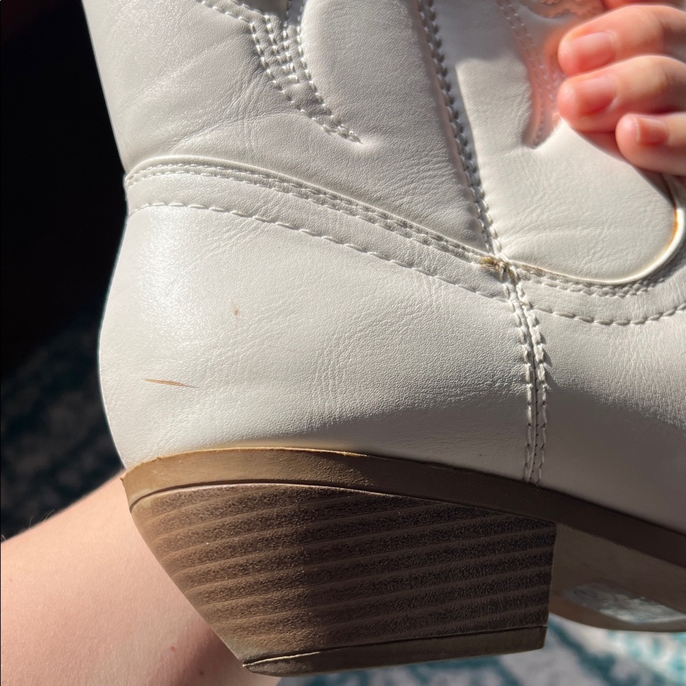 Soda White Western Cowboy Boots - Picture 3 of 5